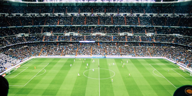 西甲联赛巴塞罗那队年轻球员崛起报道配图